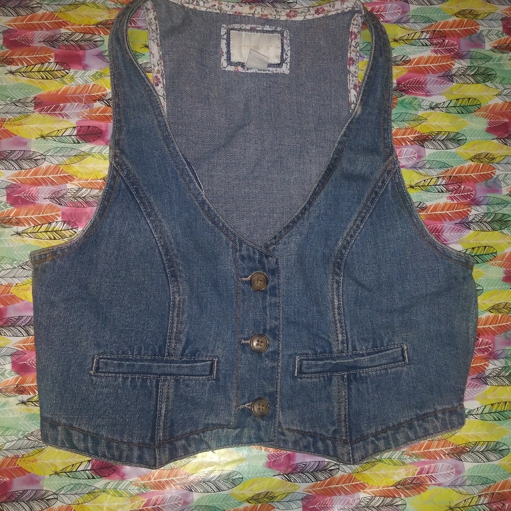 Forever 21 size large deniem half vest